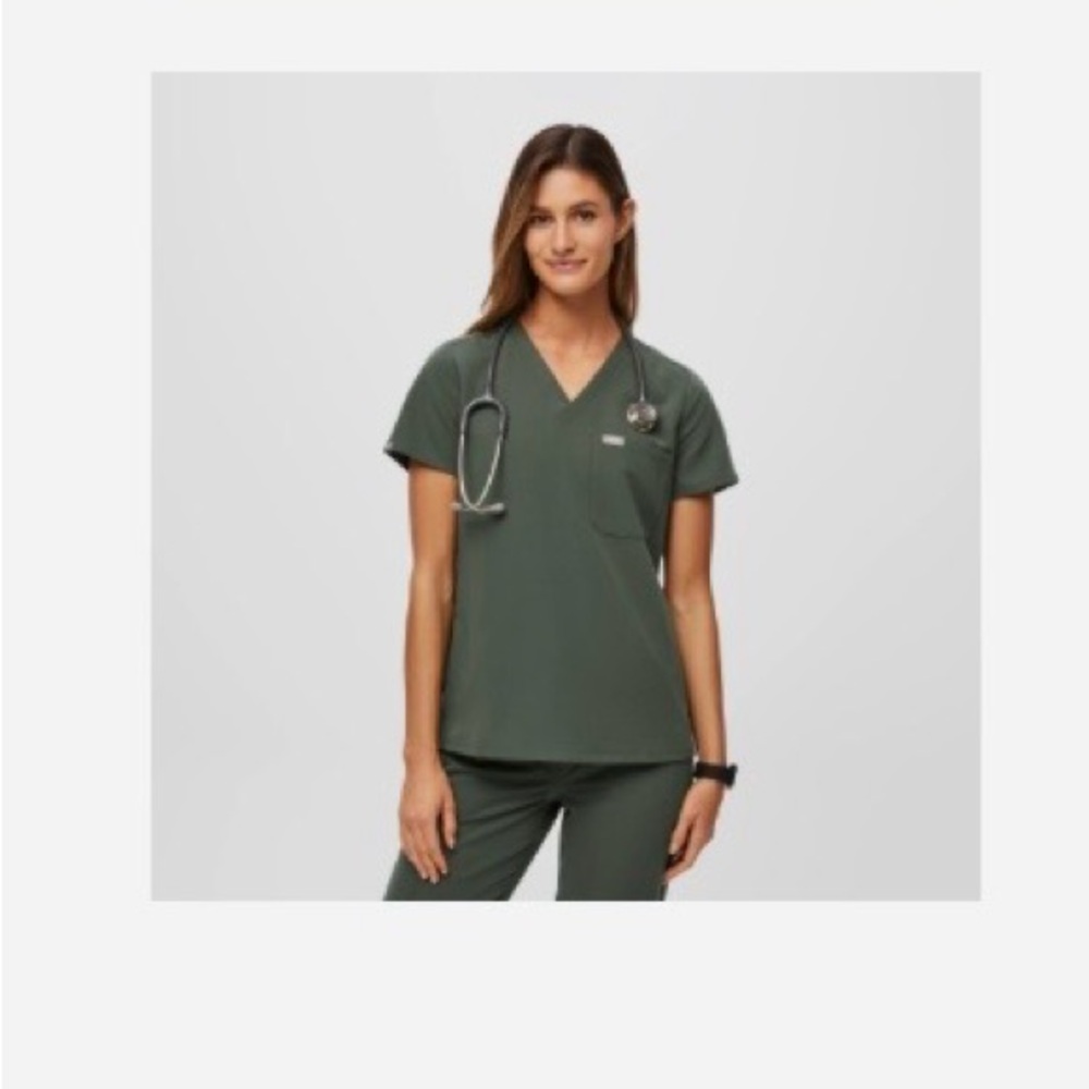 NWOT Moss Scrub Set-medium